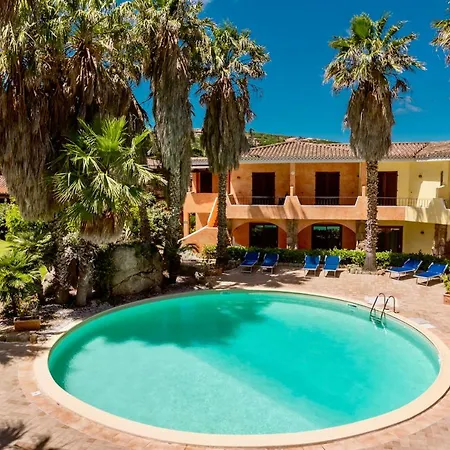 Ξενοδοχείο με διαμερίσματα Isa-apartments With Air Conditioning And Outdoor Private Space In With Swimming-pool In Palau, Only 150 Meters From The Sea Palau
