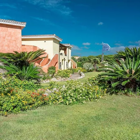 Isa-apartments: Seaside With Pool And Private Outdoor Space Aparthotel *