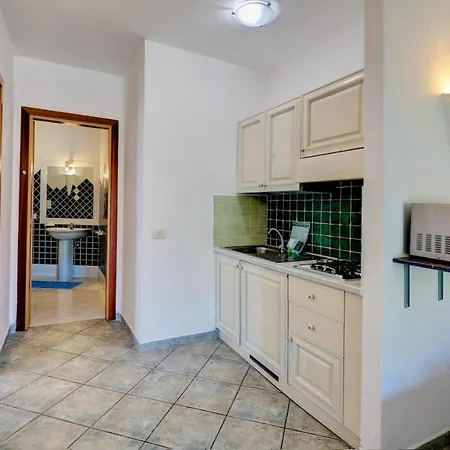 Isa-apartments With Air Conditioning And Outdoor Private Space In With Swimming-pool In Palau, Only 150 Meters From The Sea 4* Palau