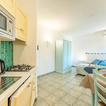 Isa-apartments With Air Conditioning And Outdoor Private Space In With Swimming-pool In Palau, Only 150 Meters From The Sea 3* Palau