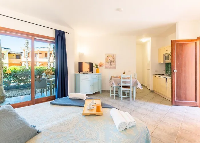 Isa-apartments With Air Conditioning And Outdoor Private Space In With Swimming-pool In Palau, Only 150 Meters From The Sea Апарт-отель Палау